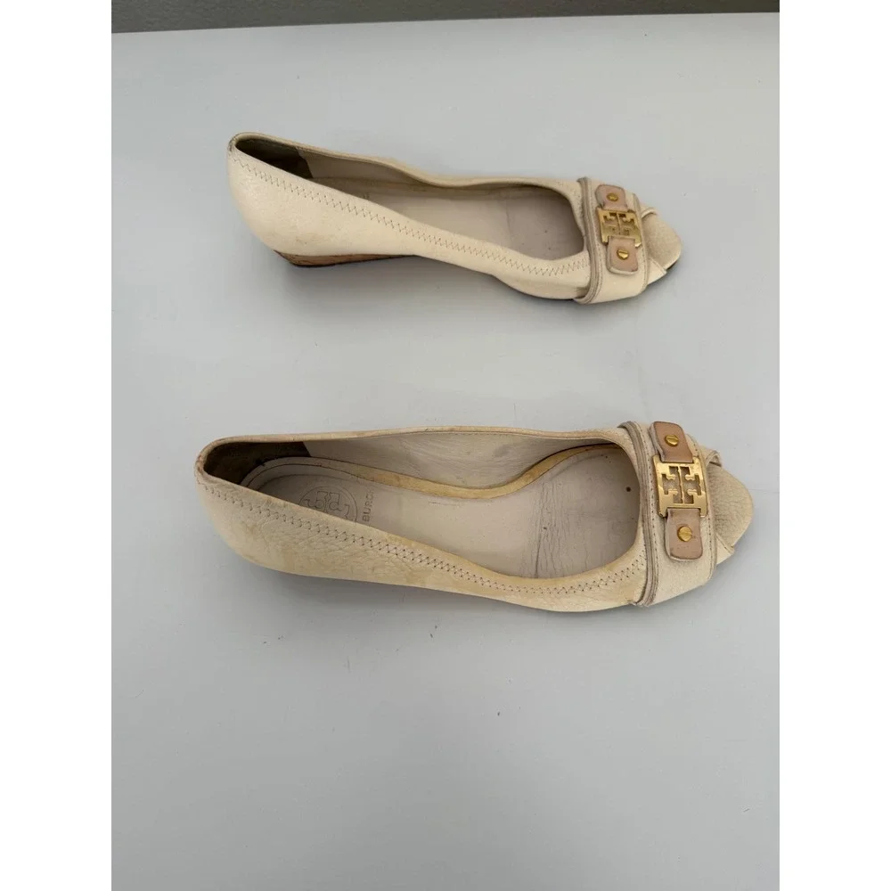Tory Burch Cream Leather Peep Toe Cork Wedge Heels Gold Reva Logo Size 9.5 Flaw